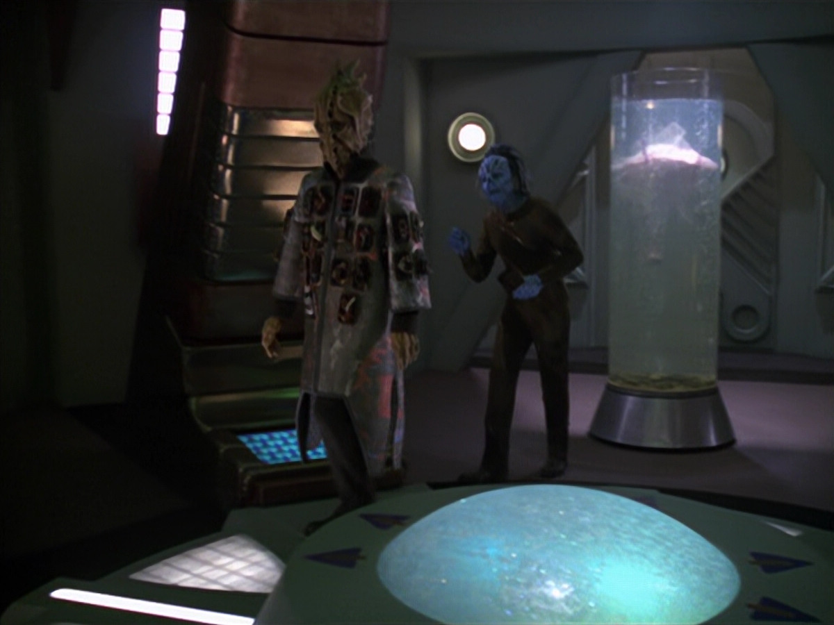 extant_StarTrek_VOY_5x20-ThinkTank_00076.jpg