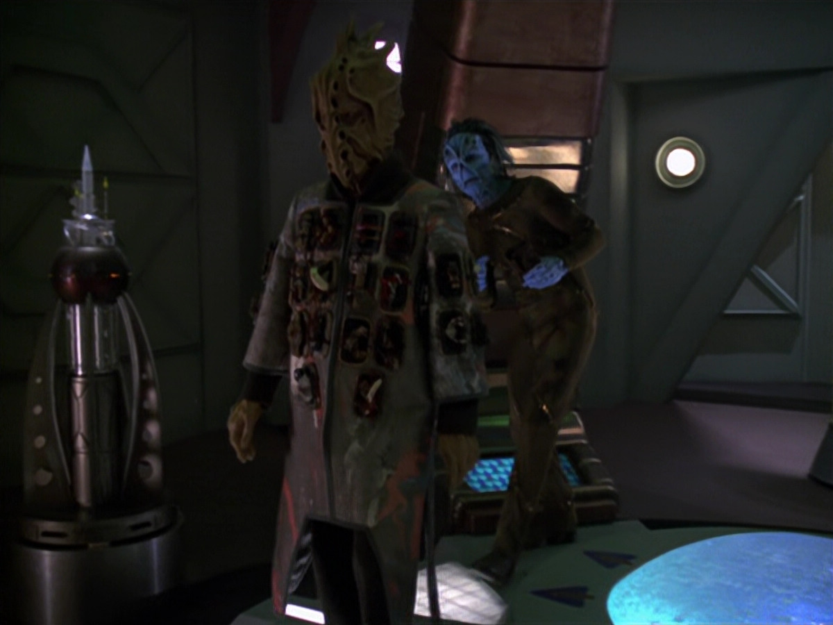 extant_StarTrek_VOY_5x20-ThinkTank_00078.jpg