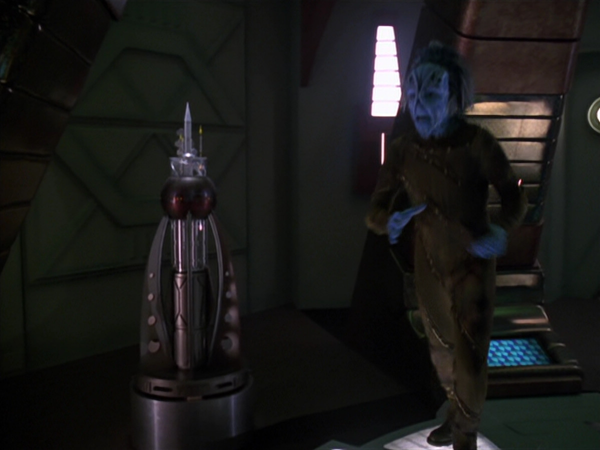 extant_StarTrek_VOY_5x20-ThinkTank_00082.jpg