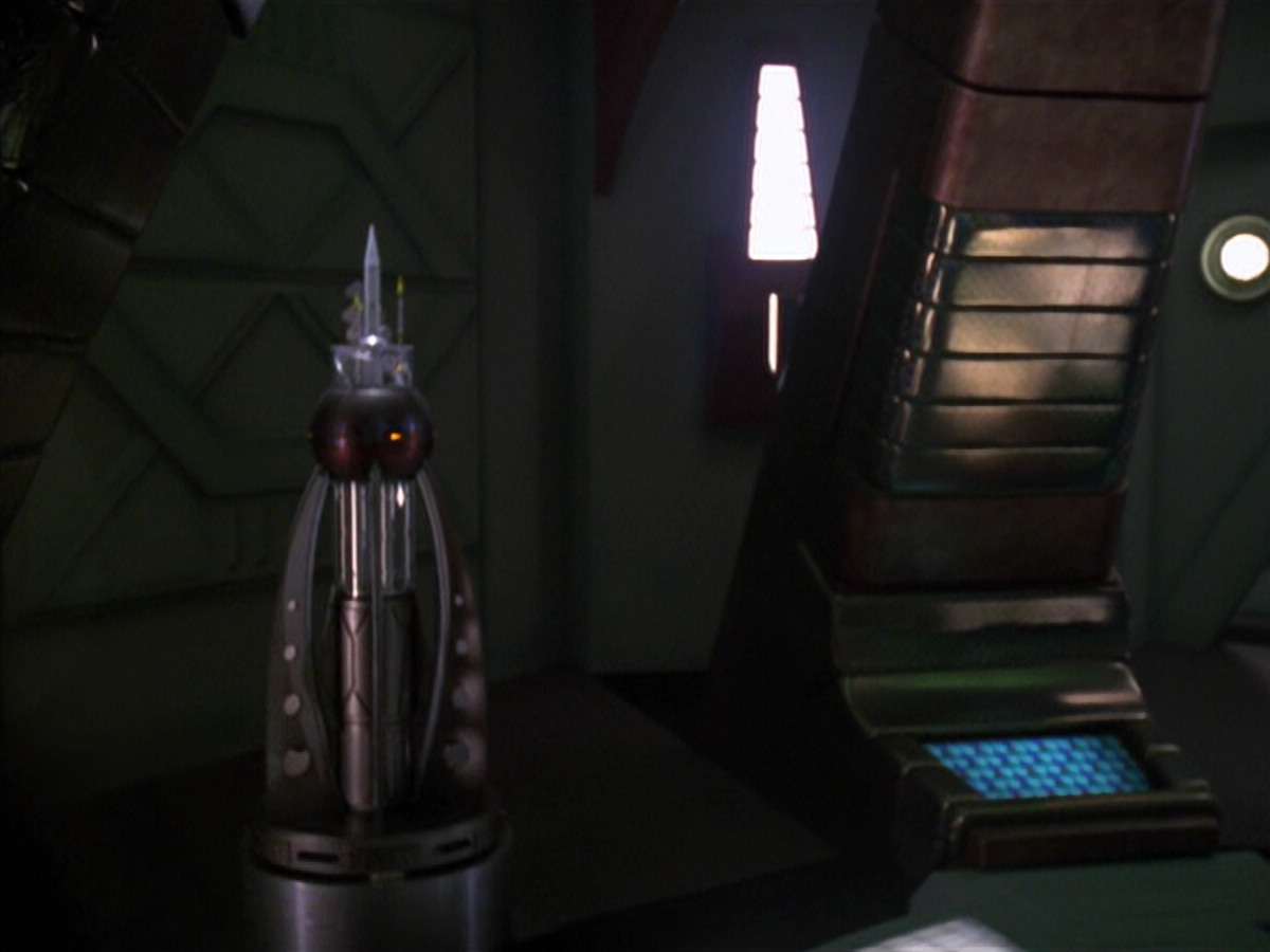 extant_StarTrek_VOY_5x20-ThinkTank_00084.jpg