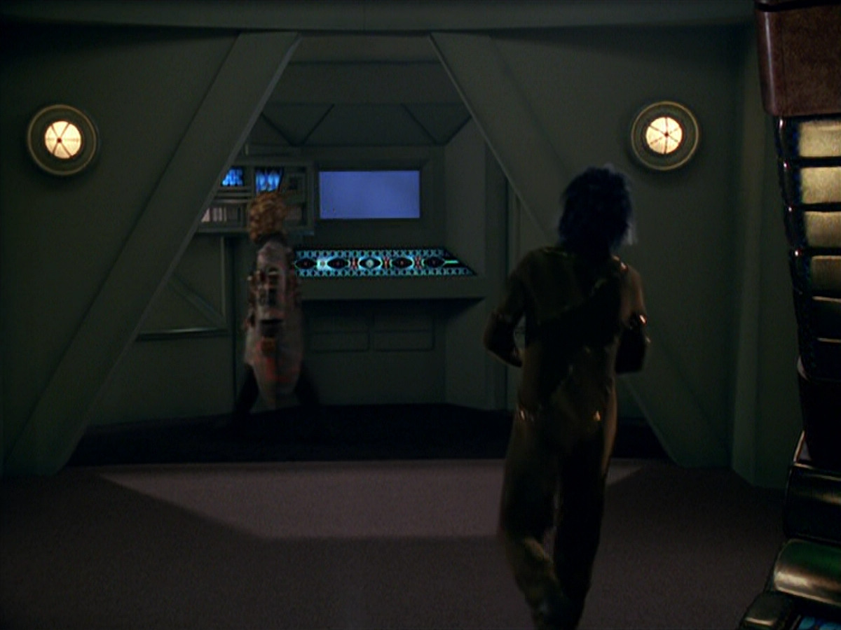 extant_StarTrek_VOY_5x20-ThinkTank_00086.jpg