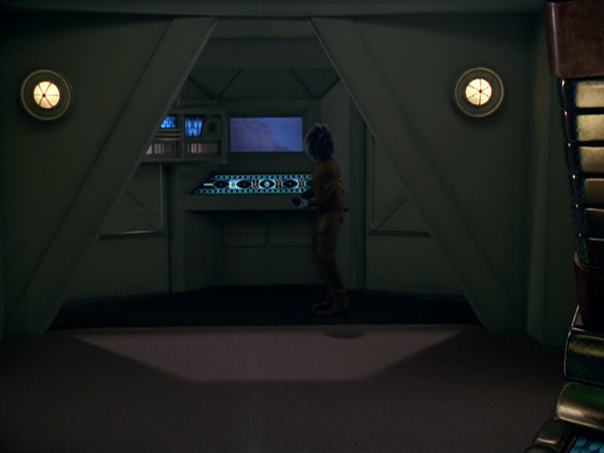 extant_StarTrek_VOY_5x20-ThinkTank_00096.jpg