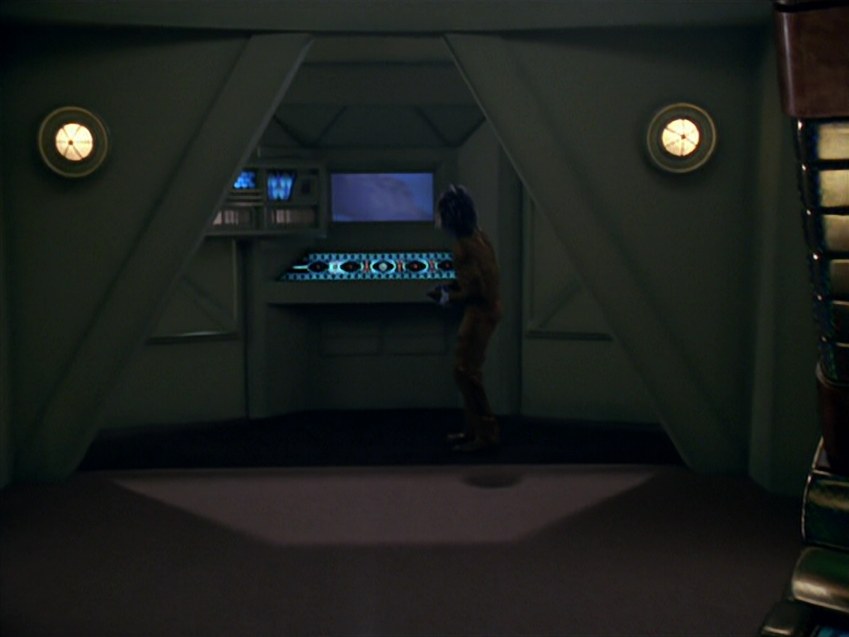 extant_StarTrek_VOY_5x20-ThinkTank_00097.jpg
