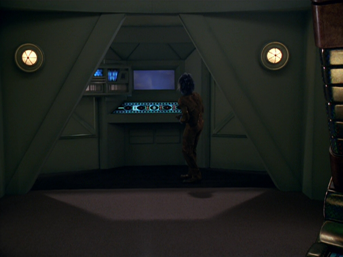 extant_StarTrek_VOY_5x20-ThinkTank_00099.jpg