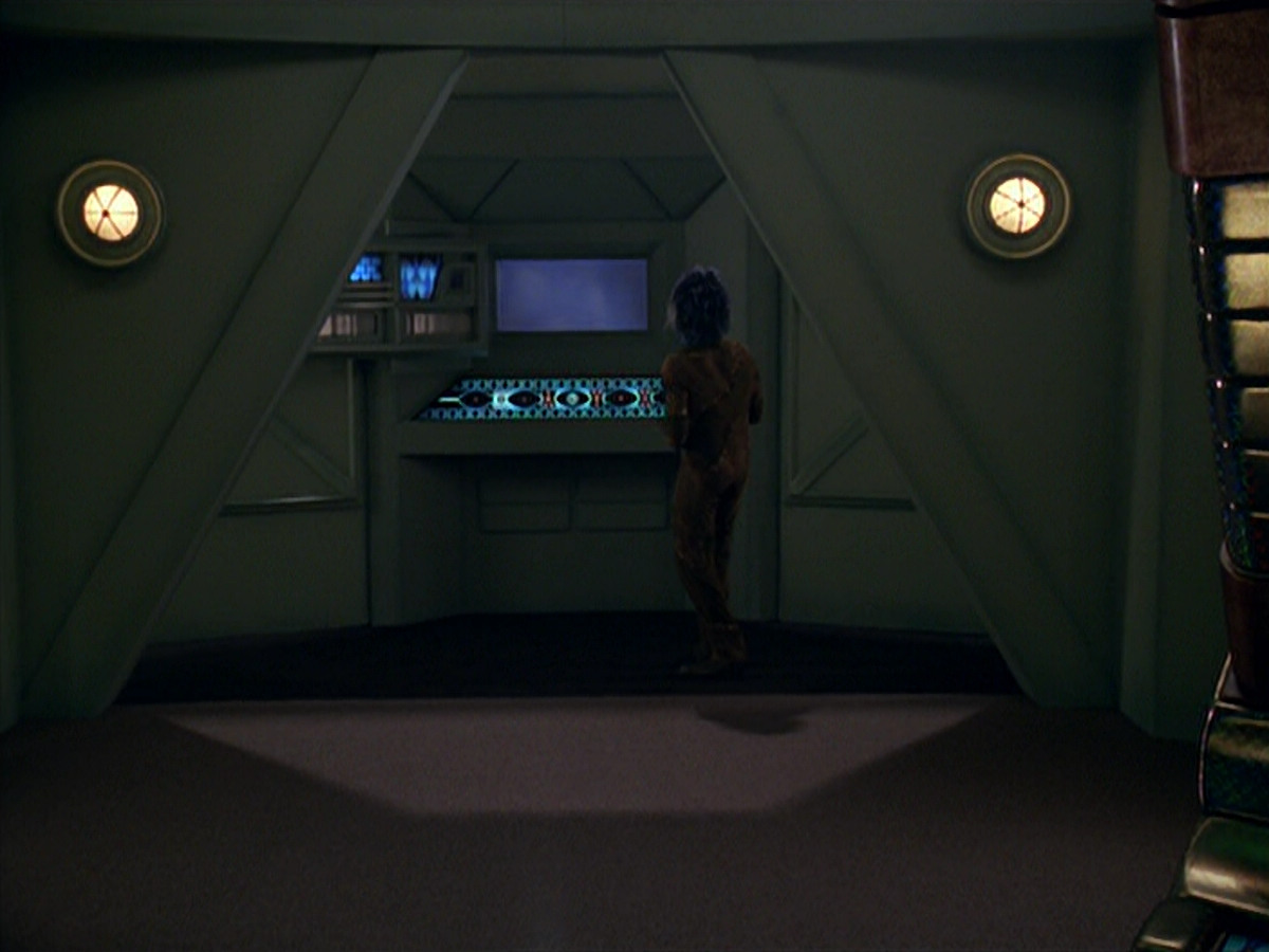 extant_StarTrek_VOY_5x20-ThinkTank_00100.jpg