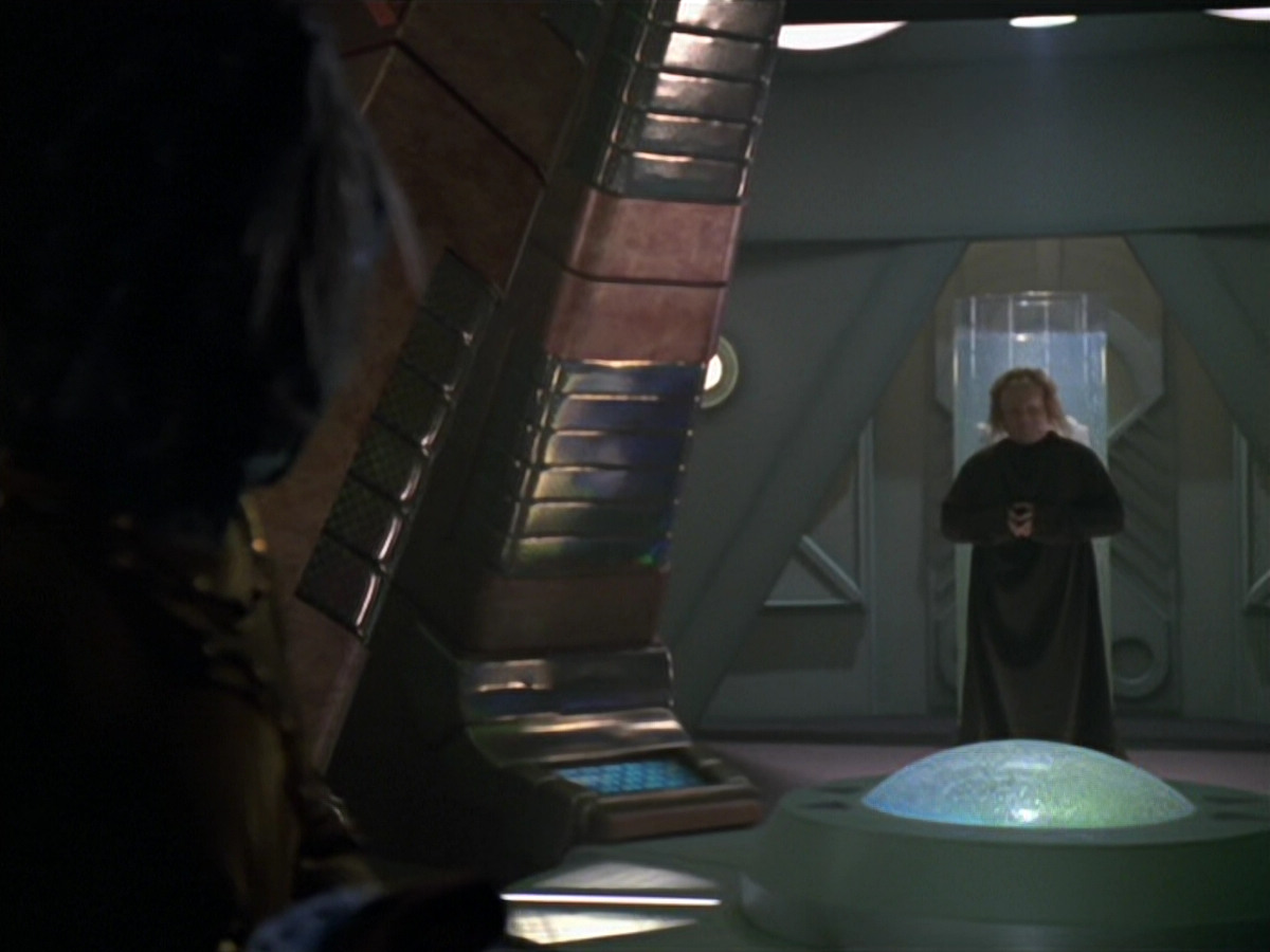 extant_StarTrek_VOY_5x20-ThinkTank_00112.jpg