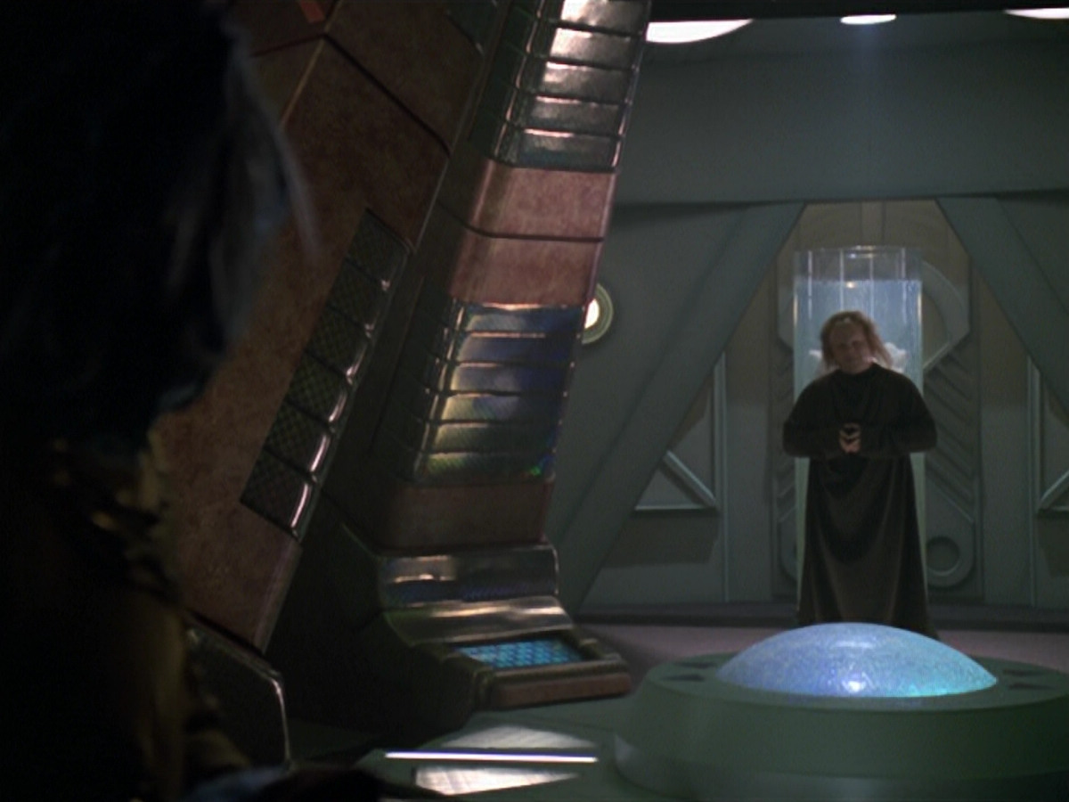 extant_StarTrek_VOY_5x20-ThinkTank_00114.jpg