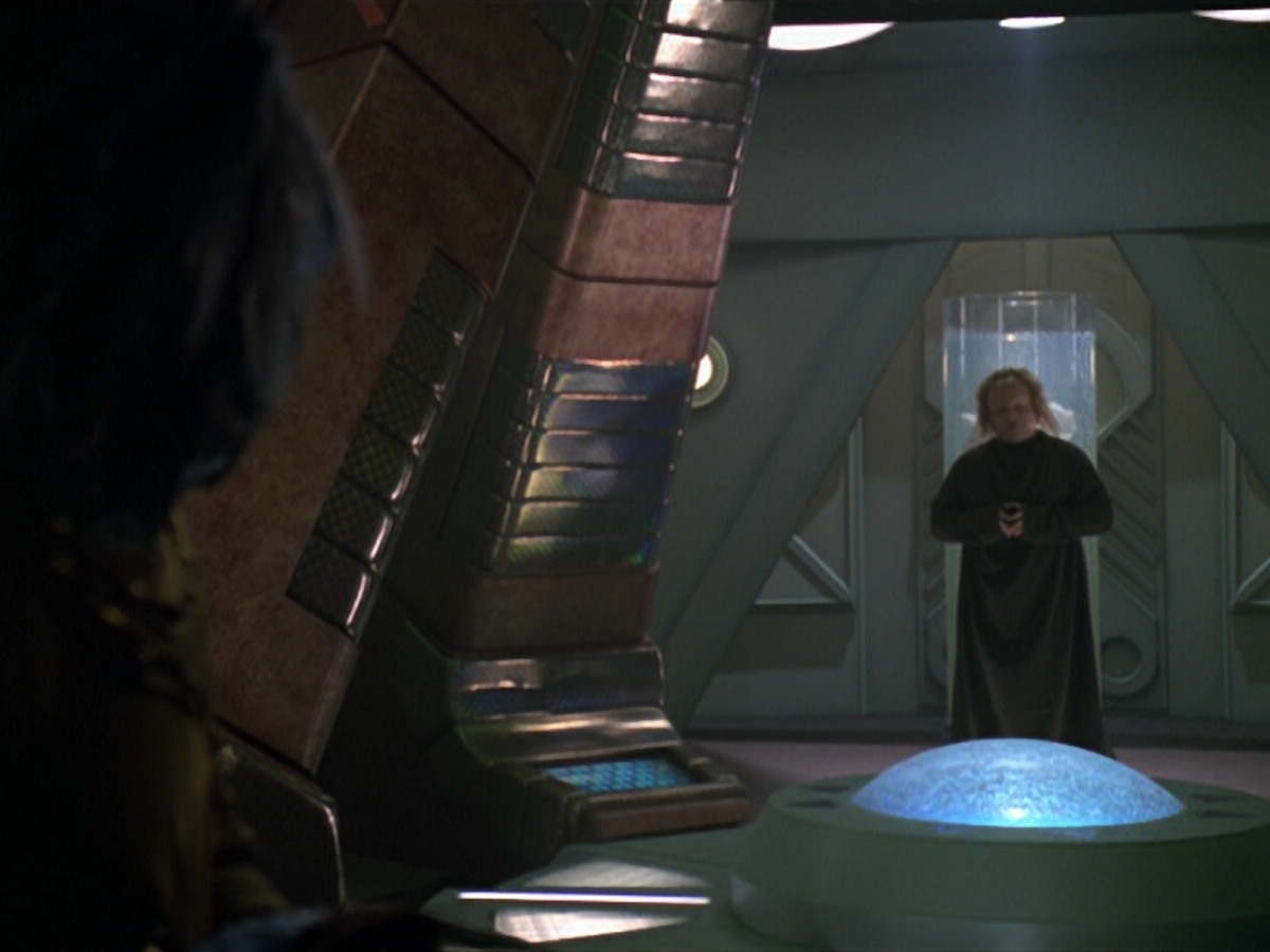 extant_StarTrek_VOY_5x20-ThinkTank_00115.jpg