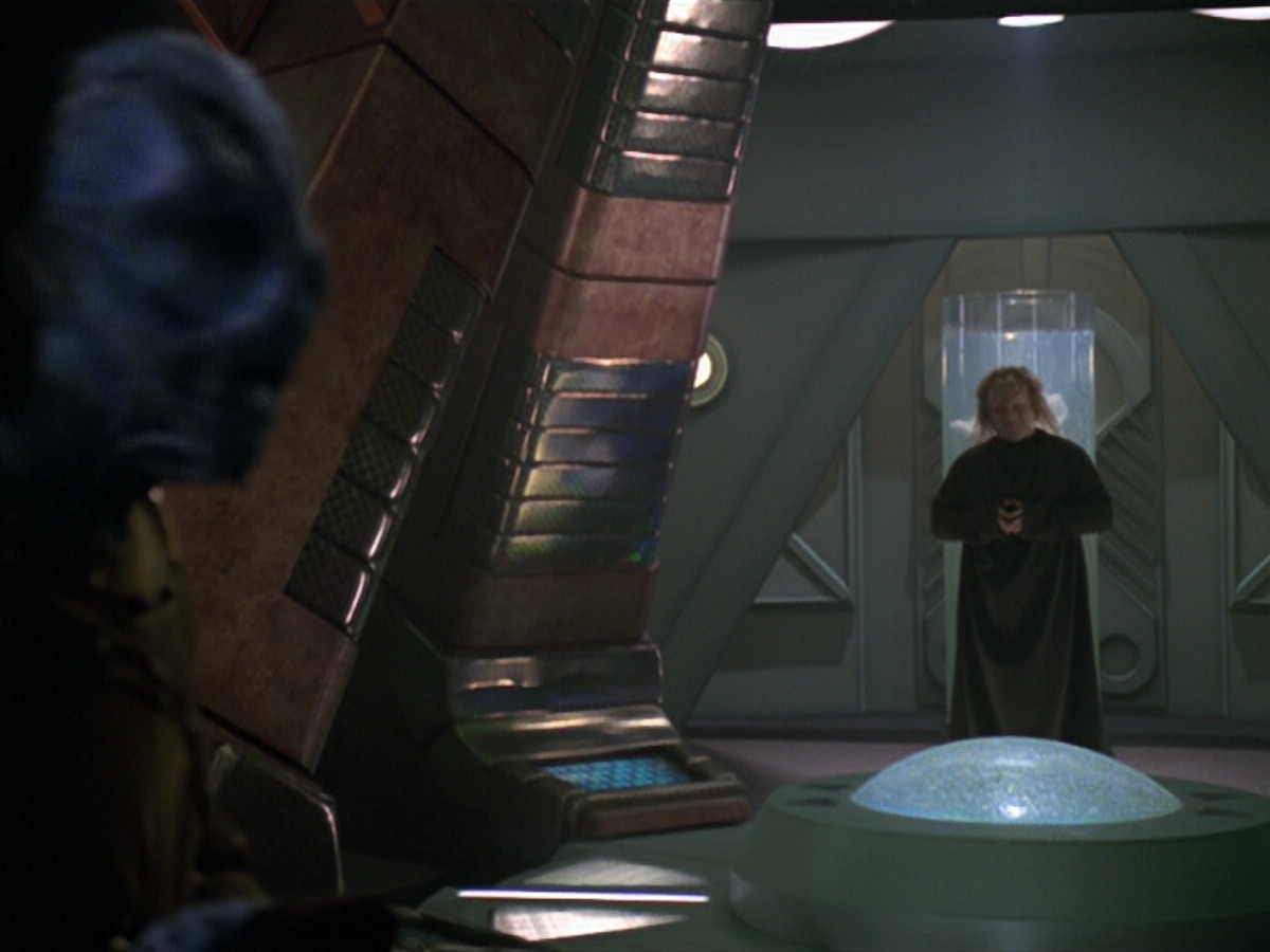 extant_StarTrek_VOY_5x20-ThinkTank_00117.jpg