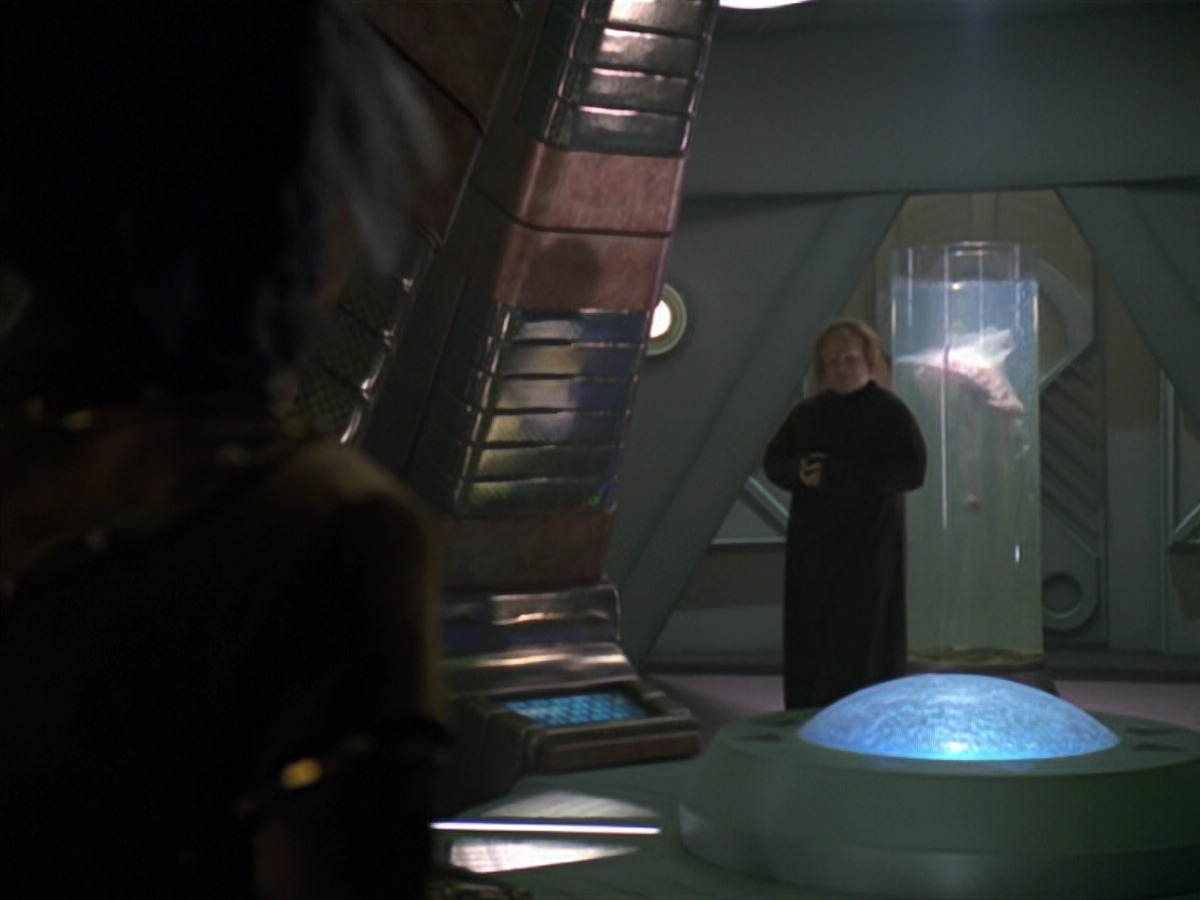 extant_StarTrek_VOY_5x20-ThinkTank_00126.jpg