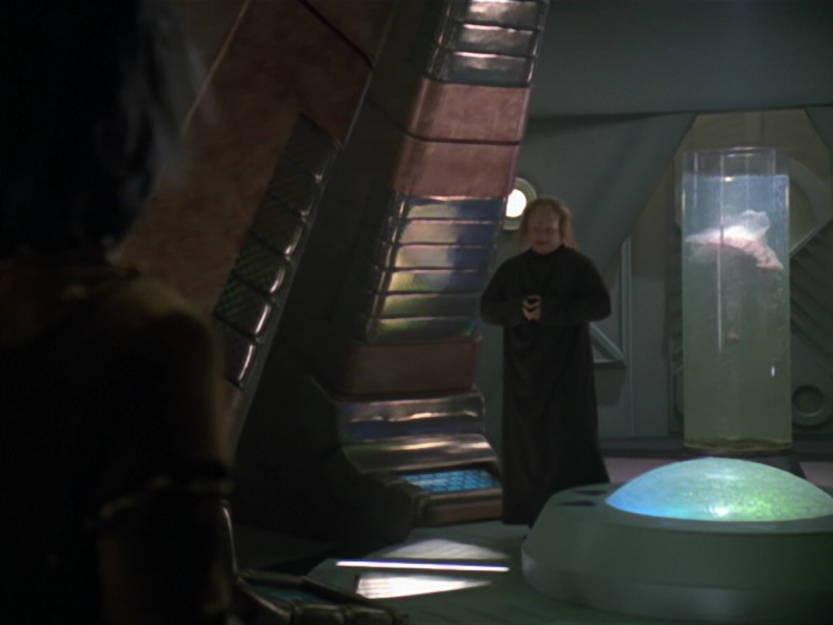 extant_StarTrek_VOY_5x20-ThinkTank_00128.jpg
