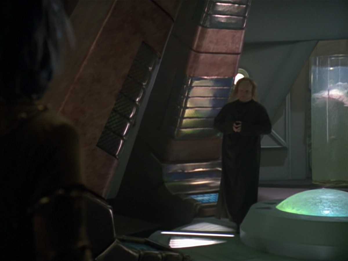 extant_StarTrek_VOY_5x20-ThinkTank_00129.jpg