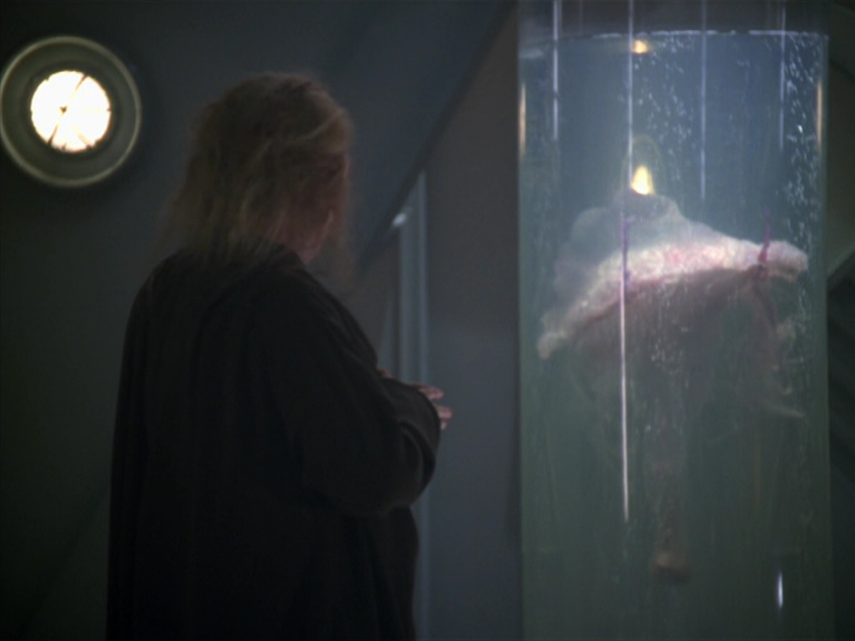 extant_StarTrek_VOY_5x20-ThinkTank_00168.jpg