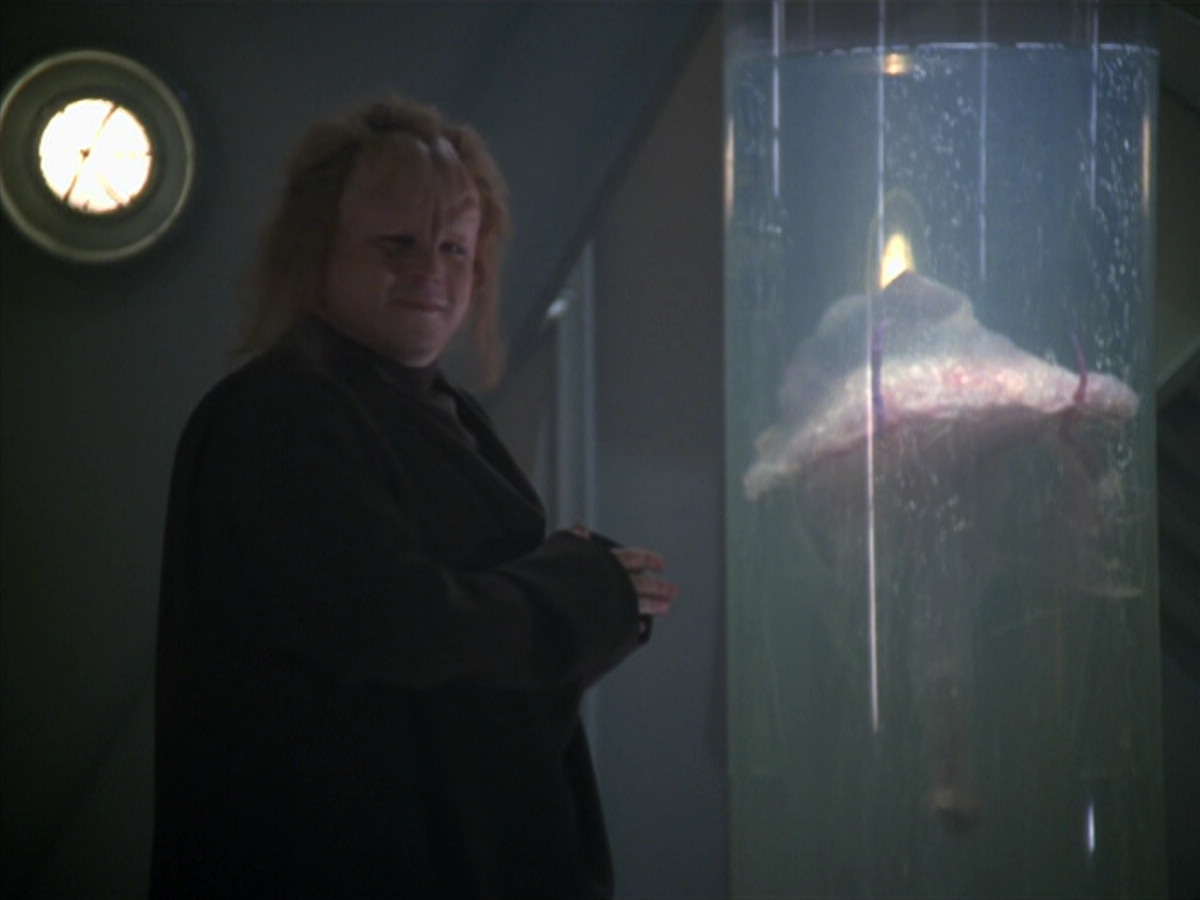 extant_StarTrek_VOY_5x20-ThinkTank_00170.jpg