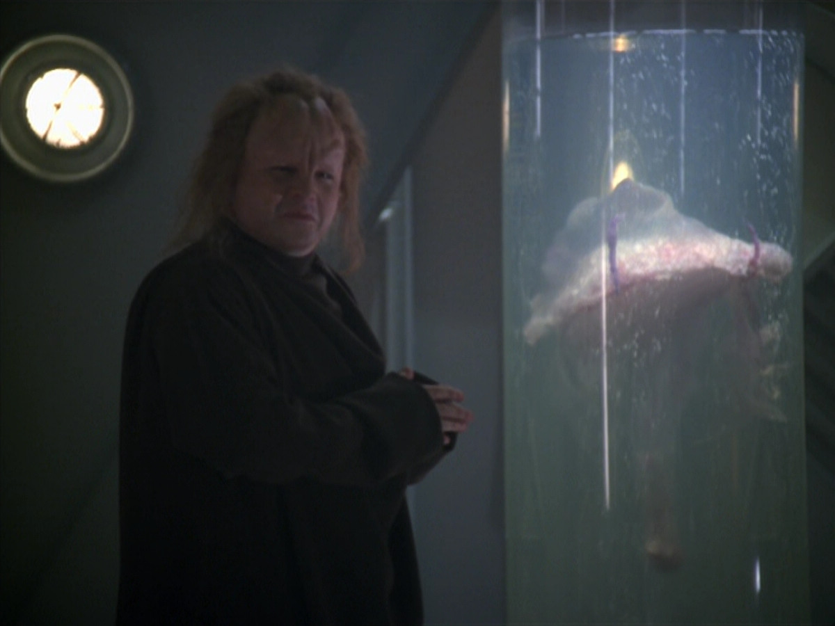 extant_StarTrek_VOY_5x20-ThinkTank_00171.jpg