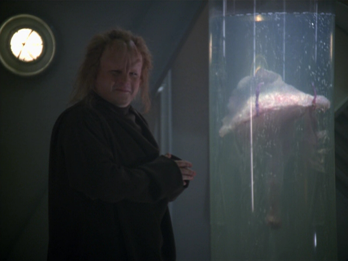 extant_StarTrek_VOY_5x20-ThinkTank_00172.jpg