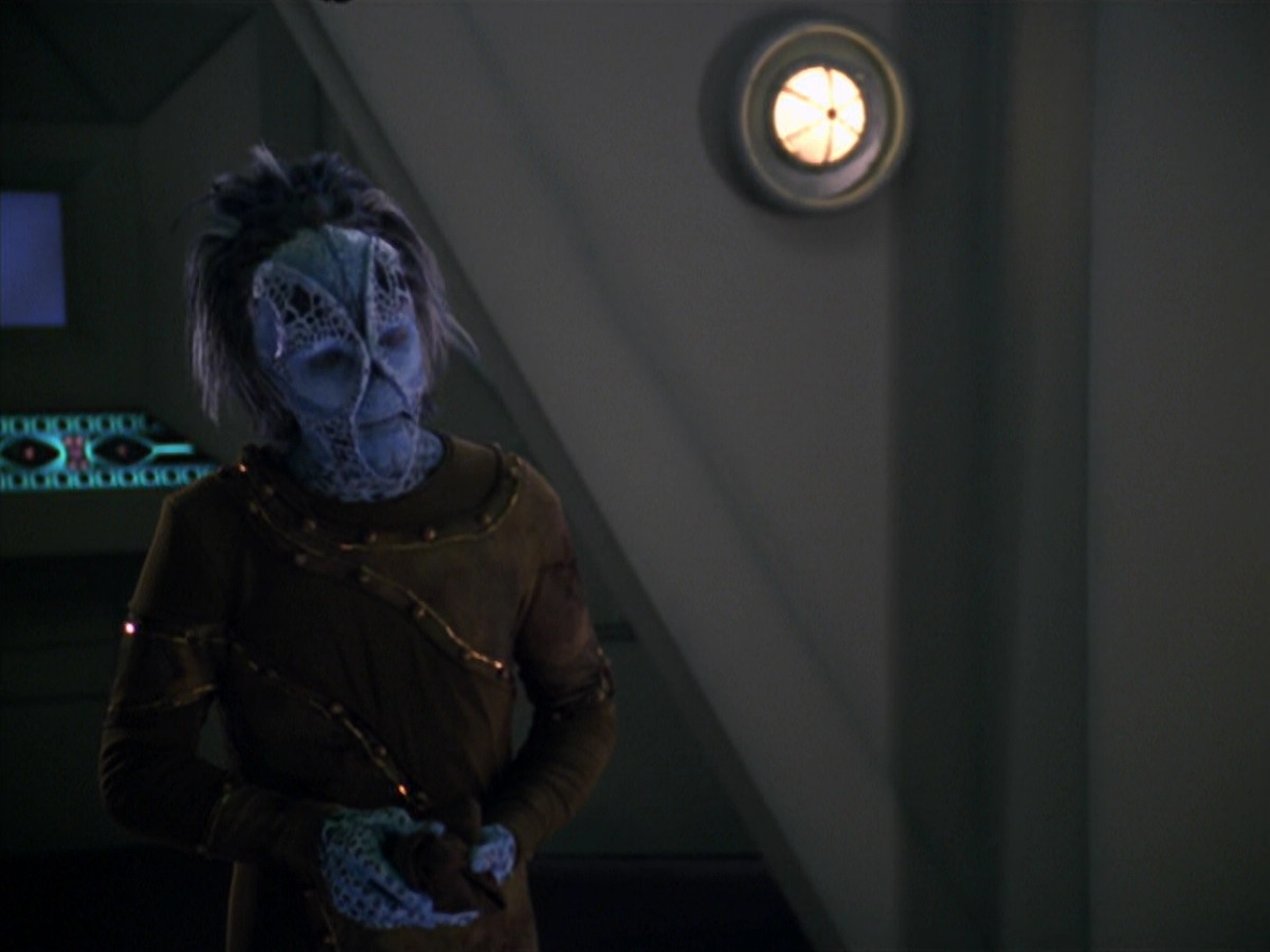 extant_StarTrek_VOY_5x20-ThinkTank_00174.jpg