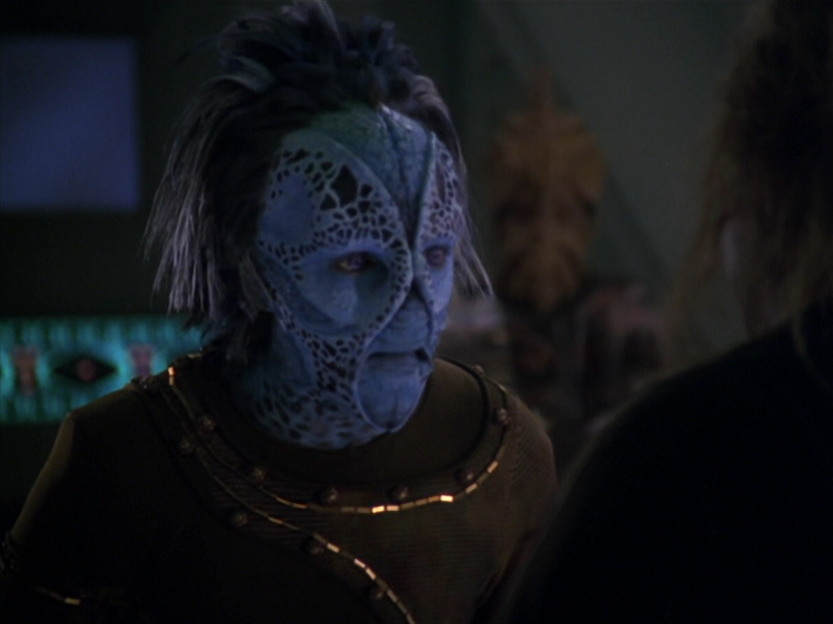 extant_StarTrek_VOY_5x20-ThinkTank_00205.jpg