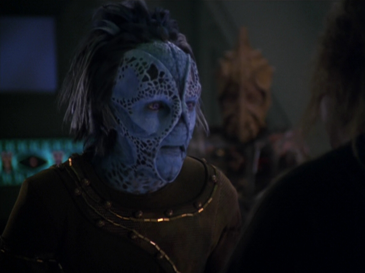 extant_StarTrek_VOY_5x20-ThinkTank_00207.jpg