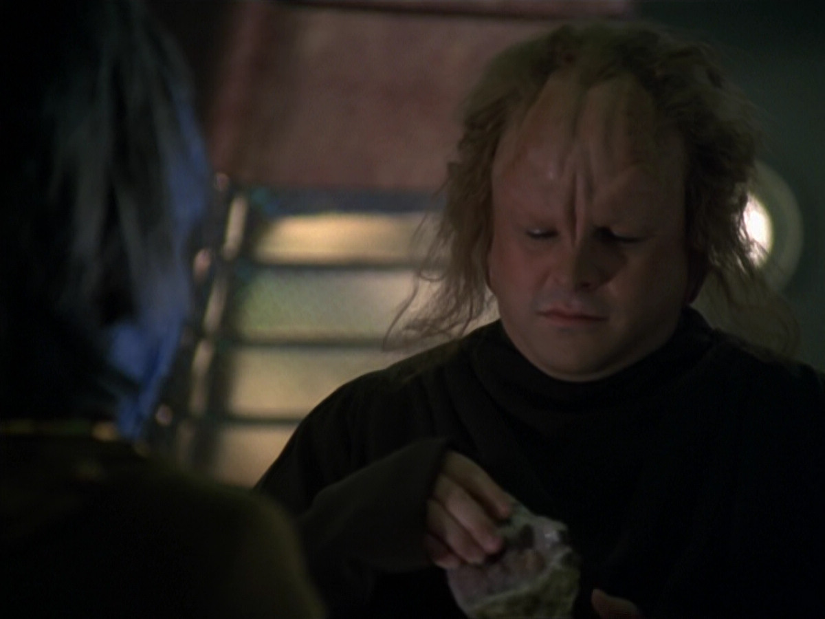 extant_StarTrek_VOY_5x20-ThinkTank_00219.jpg