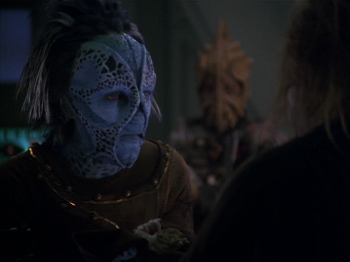 extant_StarTrek_VOY_5x20-ThinkTank_00238.jpg