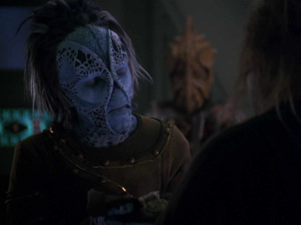 extant_StarTrek_VOY_5x20-ThinkTank_00259.jpg