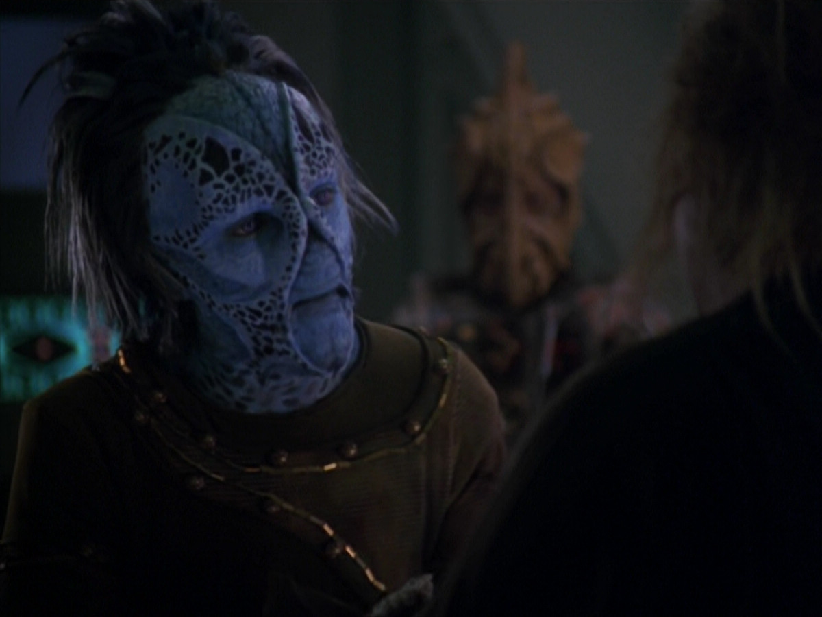 extant_StarTrek_VOY_5x20-ThinkTank_00261.jpg