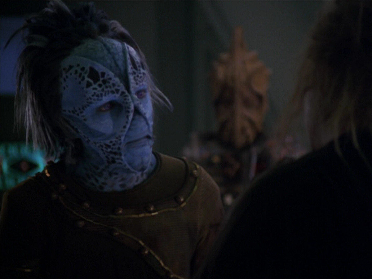 extant_StarTrek_VOY_5x20-ThinkTank_00287.jpg