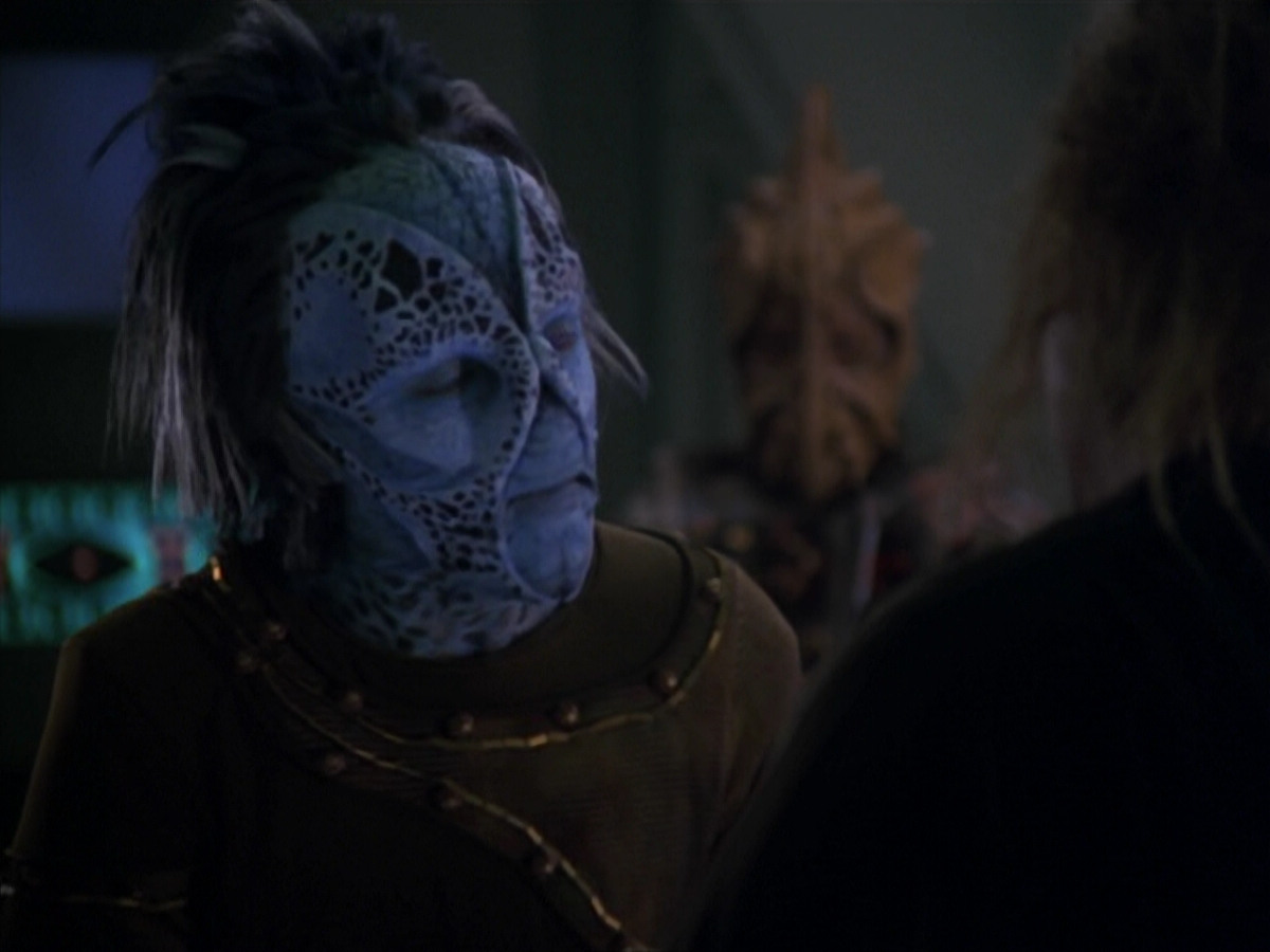 extant_StarTrek_VOY_5x20-ThinkTank_00295.jpg