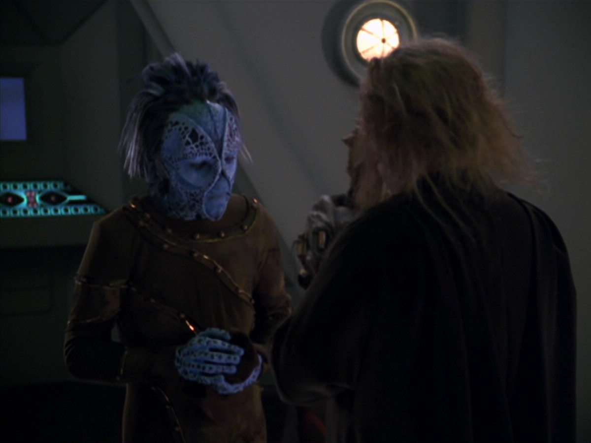 extant_StarTrek_VOY_5x20-ThinkTank_00327.jpg