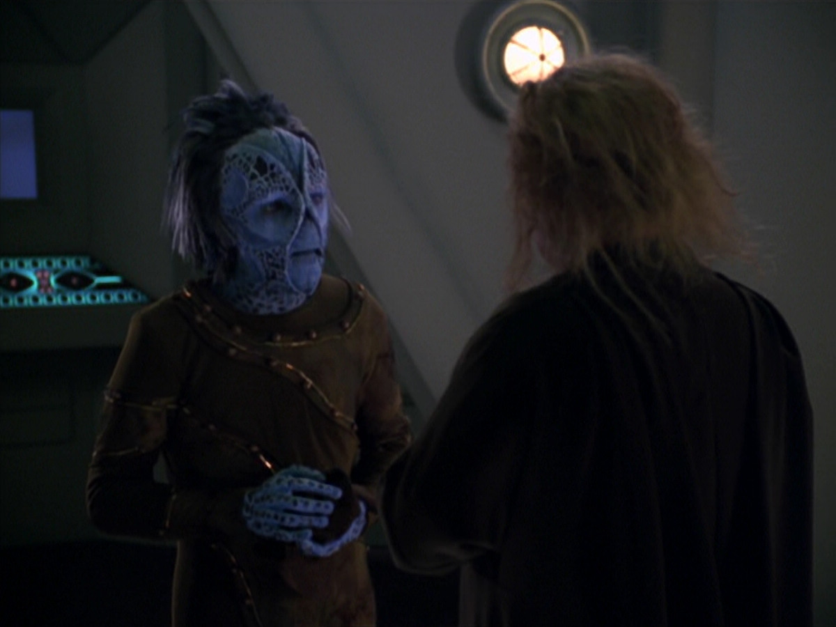 extant_StarTrek_VOY_5x20-ThinkTank_00328.jpg