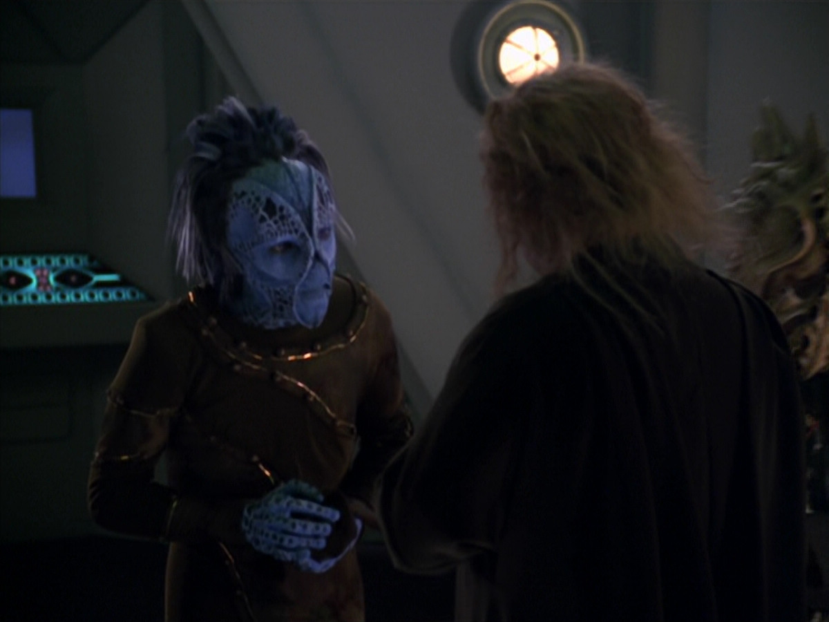 extant_StarTrek_VOY_5x20-ThinkTank_00329.jpg