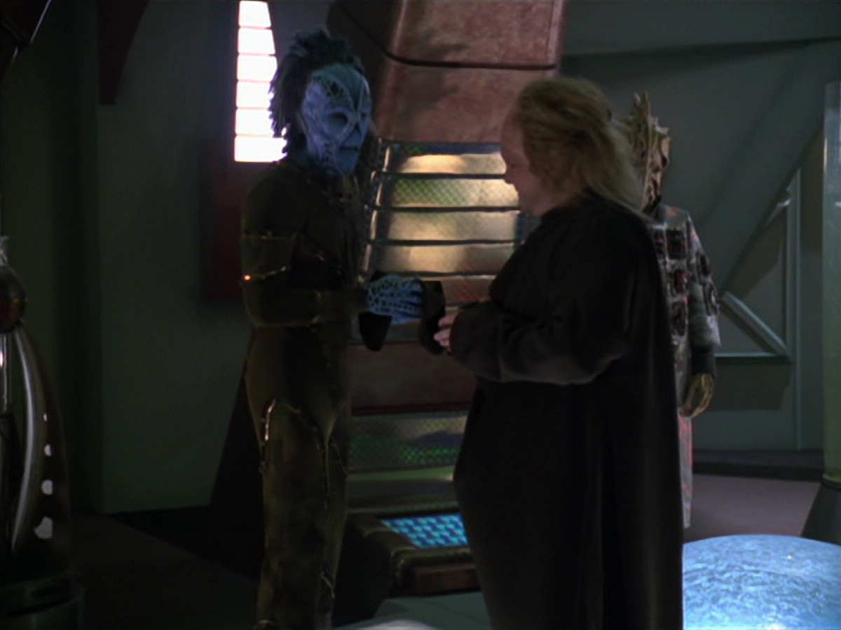 extant_StarTrek_VOY_5x20-ThinkTank_00334.jpg