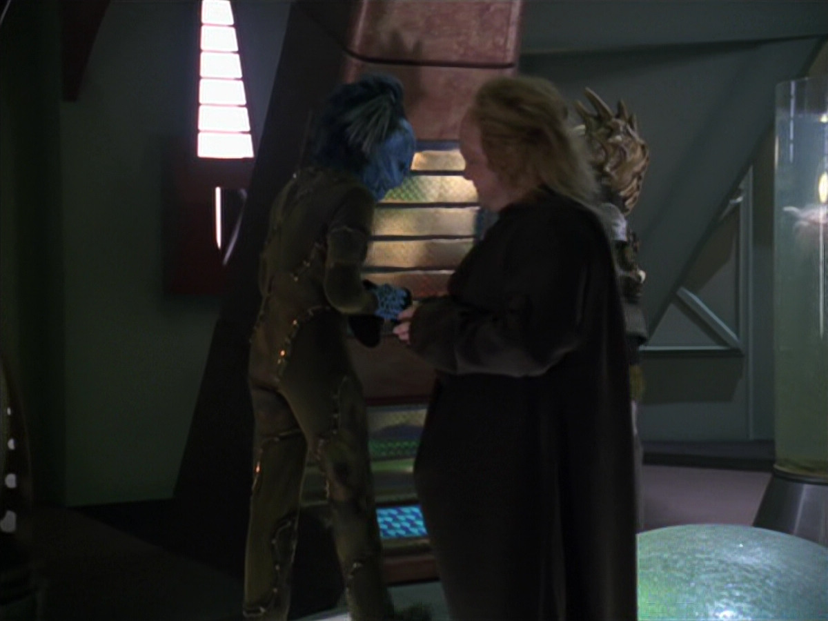 extant_StarTrek_VOY_5x20-ThinkTank_00335.jpg