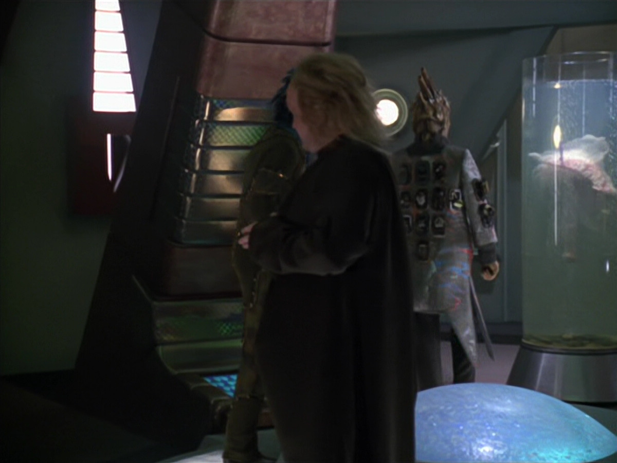 extant_StarTrek_VOY_5x20-ThinkTank_00336.jpg