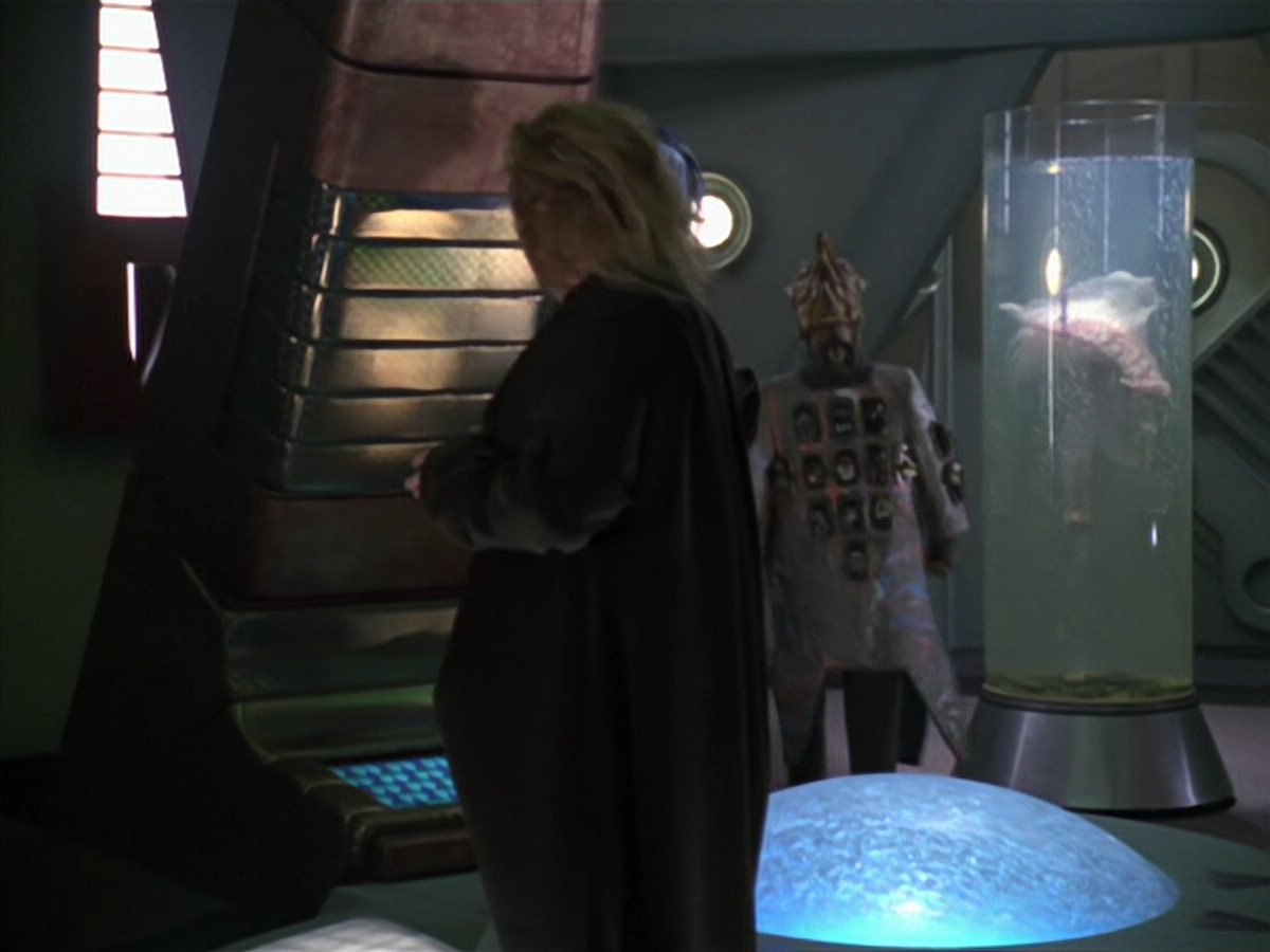extant_StarTrek_VOY_5x20-ThinkTank_00337.jpg