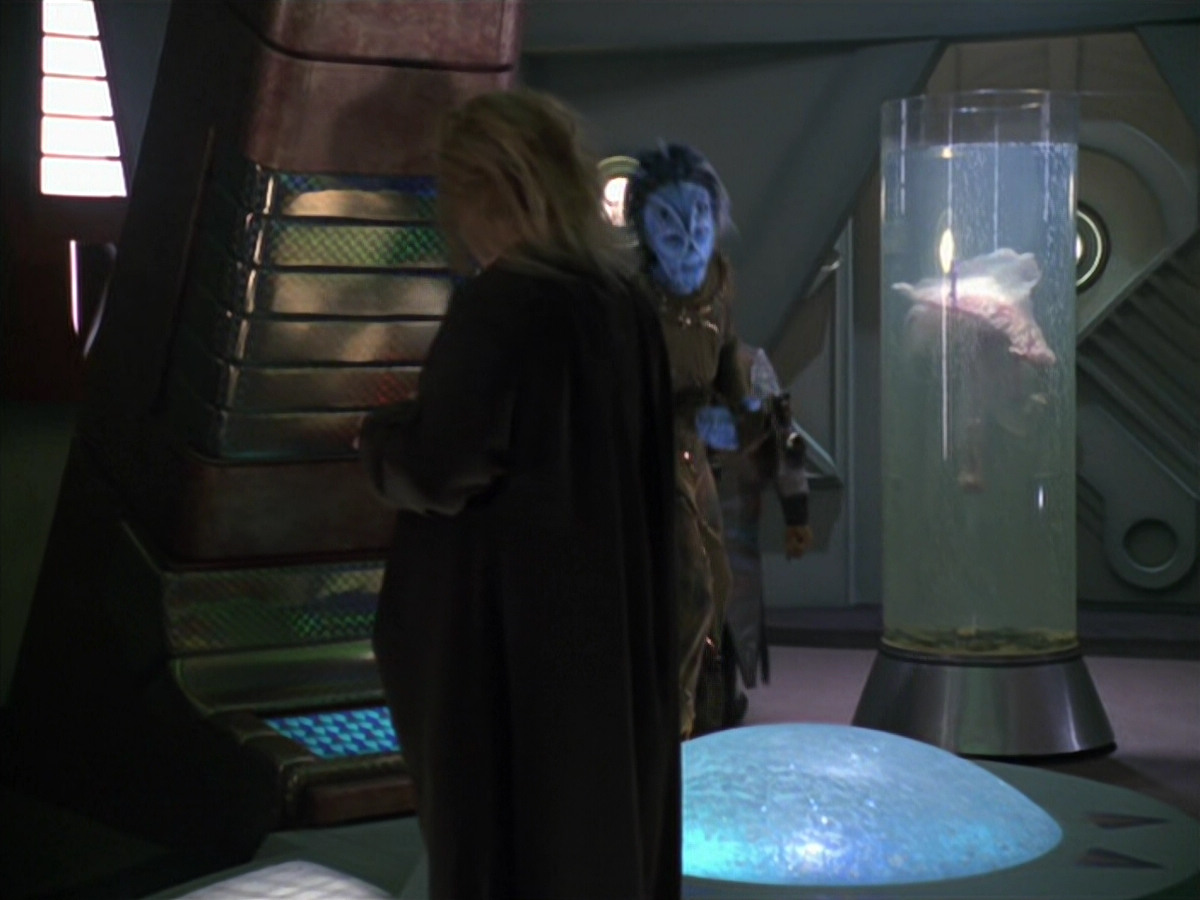 extant_StarTrek_VOY_5x20-ThinkTank_00338.jpg