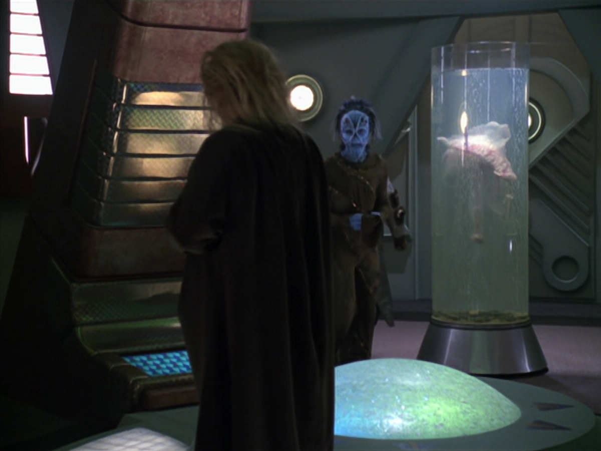 extant_StarTrek_VOY_5x20-ThinkTank_00339.jpg