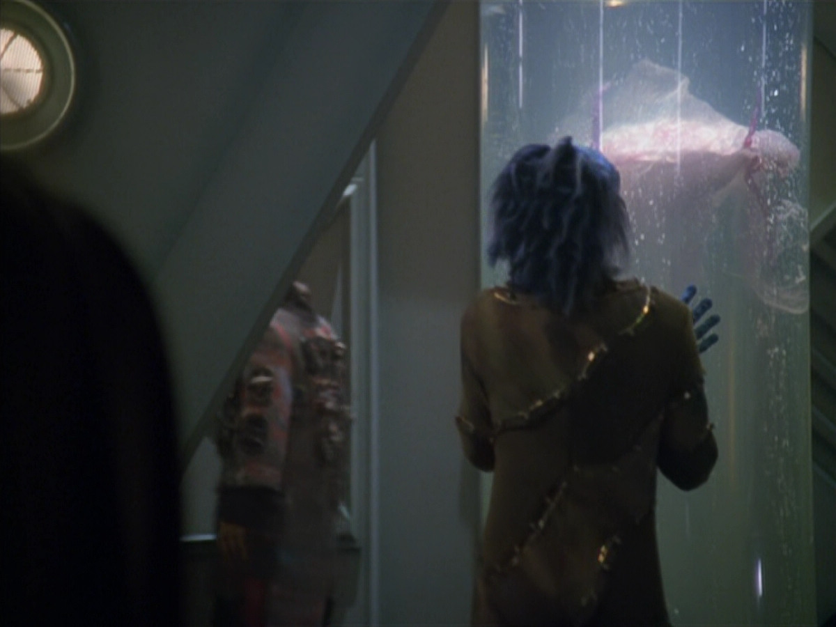 extant_StarTrek_VOY_5x20-ThinkTank_00341.jpg