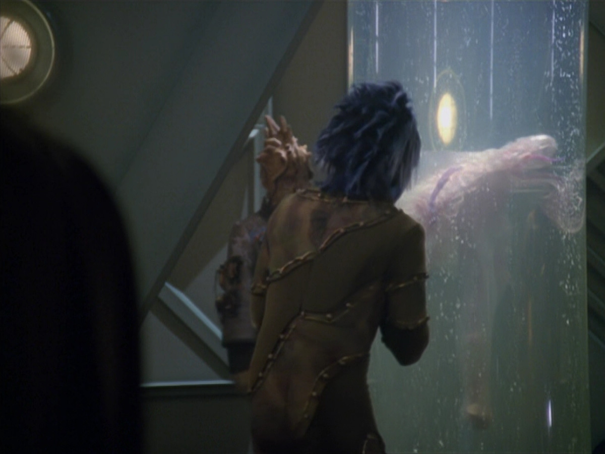 extant_StarTrek_VOY_5x20-ThinkTank_00344.jpg