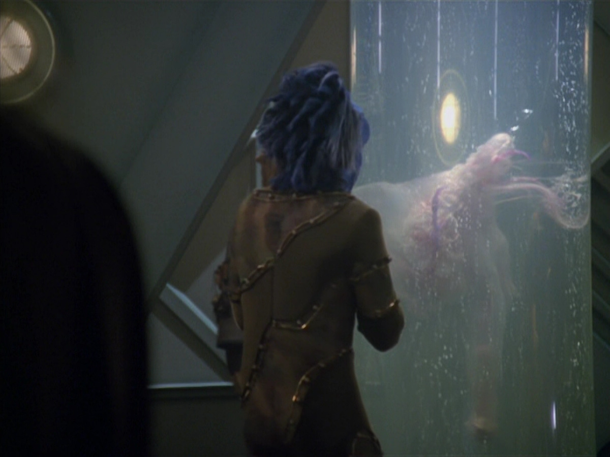 extant_StarTrek_VOY_5x20-ThinkTank_00345.jpg