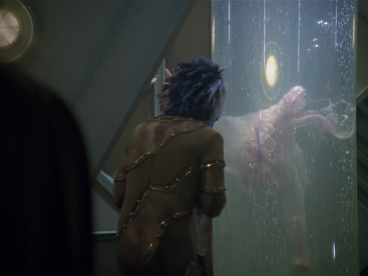 extant_StarTrek_VOY_5x20-ThinkTank_00346.jpg
