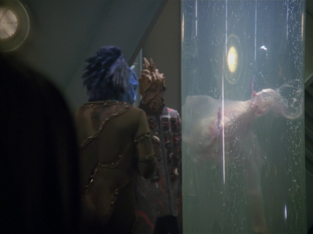 extant_StarTrek_VOY_5x20-ThinkTank_00347.jpg