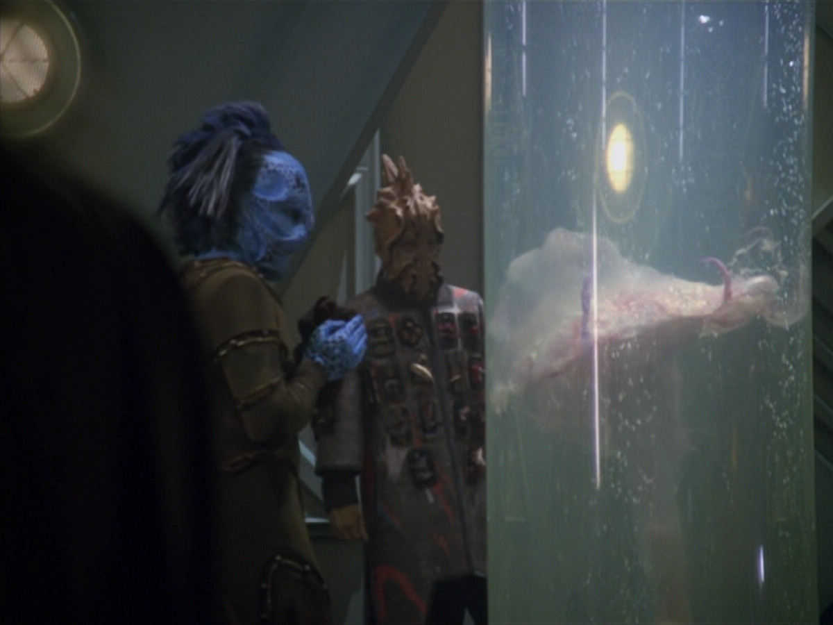 extant_StarTrek_VOY_5x20-ThinkTank_00348.jpg