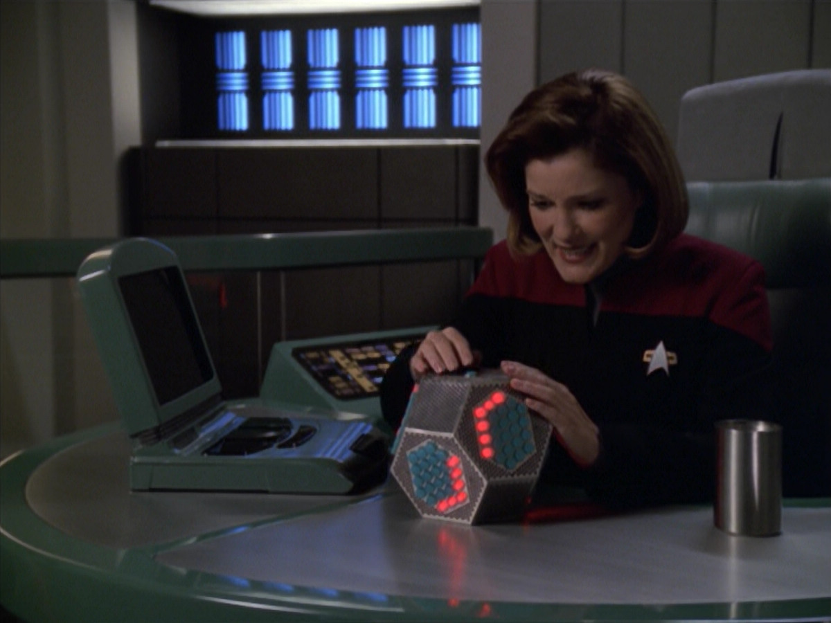 extant_StarTrek_VOY_5x20-ThinkTank_00524.jpg