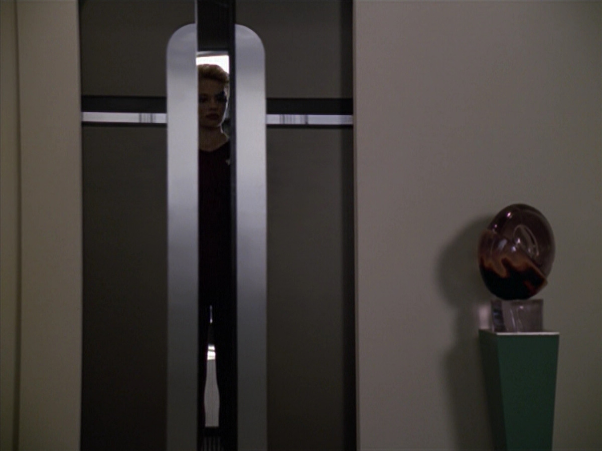 extant_StarTrek_VOY_5x20-ThinkTank_00525.jpg