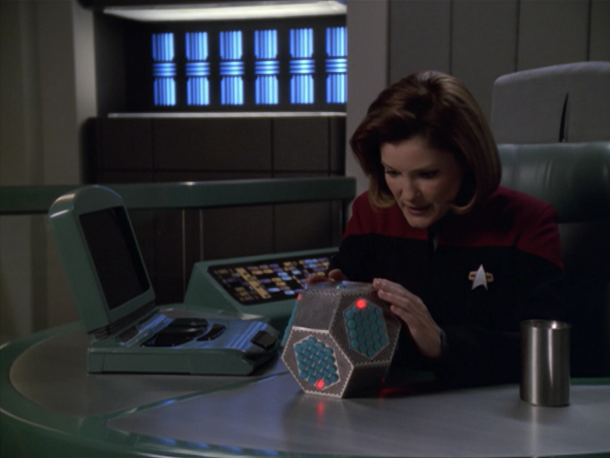 extant_StarTrek_VOY_5x20-ThinkTank_00533.jpg