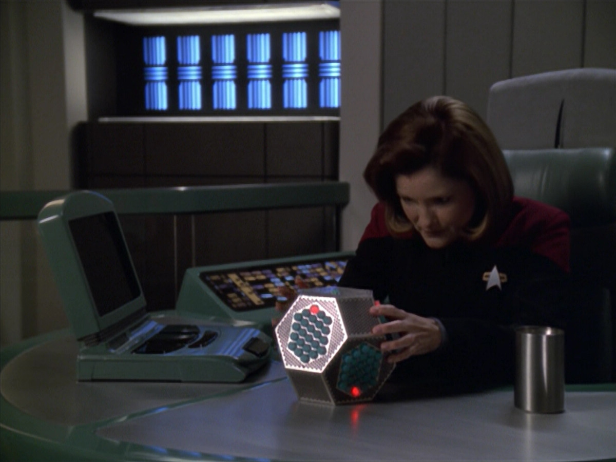 extant_StarTrek_VOY_5x20-ThinkTank_00539.jpg