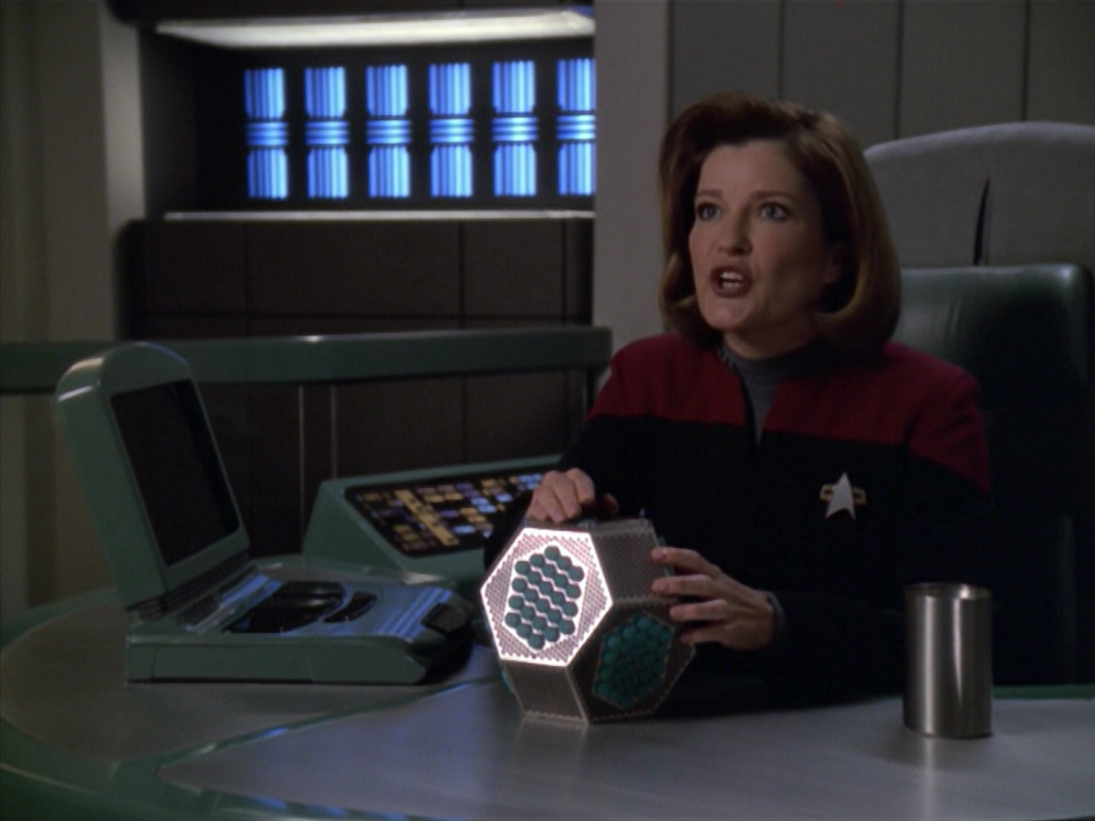 extant_StarTrek_VOY_5x20-ThinkTank_00544.jpg
