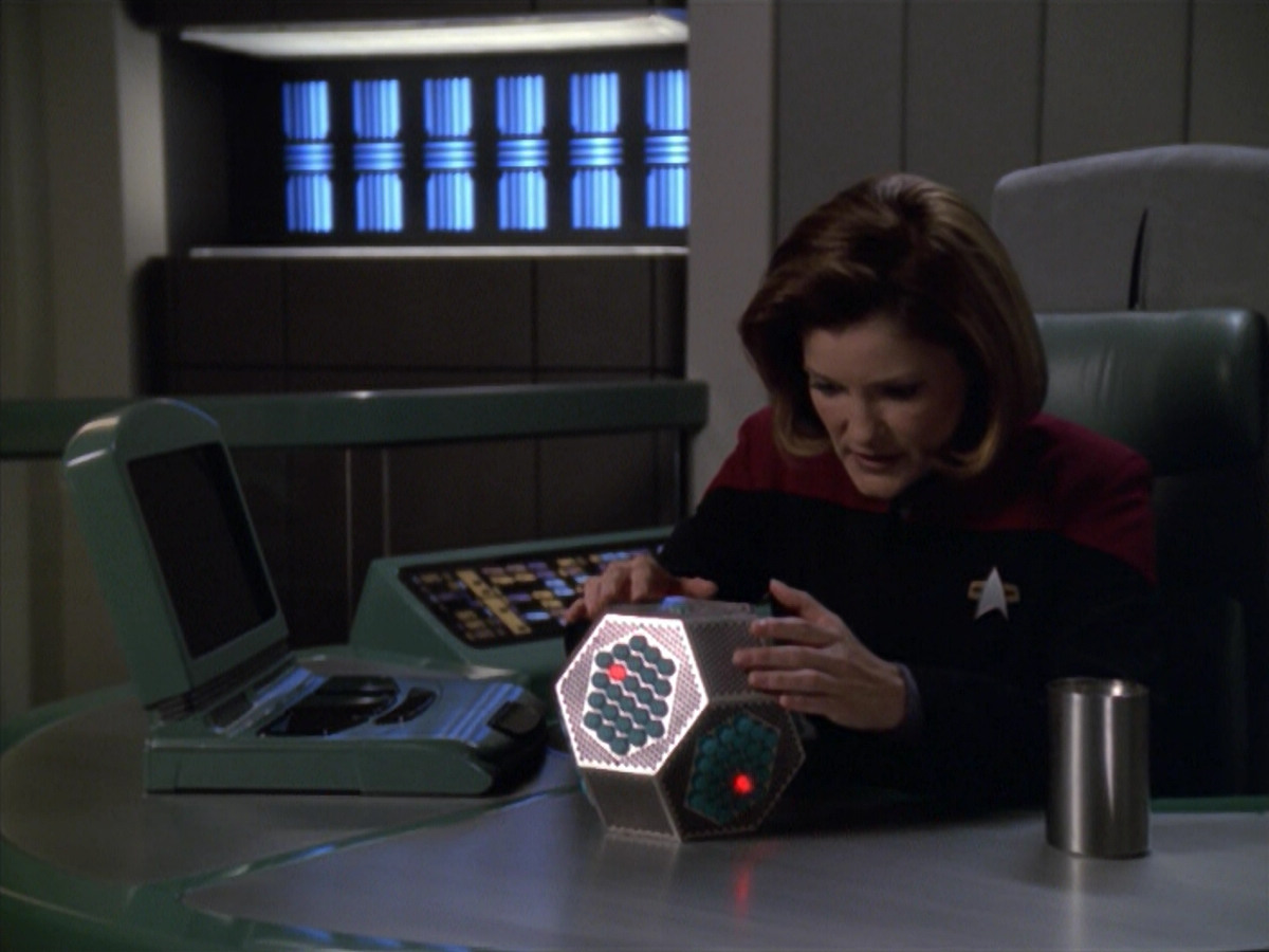 extant_StarTrek_VOY_5x20-ThinkTank_00549.jpg